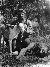 Корнелиус Ван Рооейн с его любимой собакой по кличке Влаам